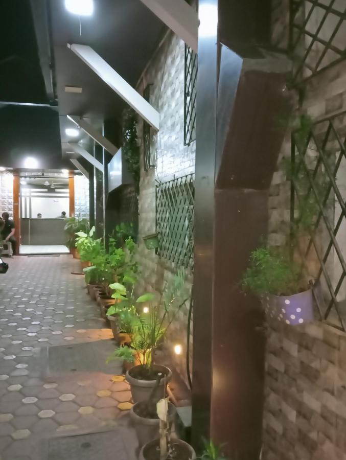 Hotel Qamar Mumbai Exterior photo