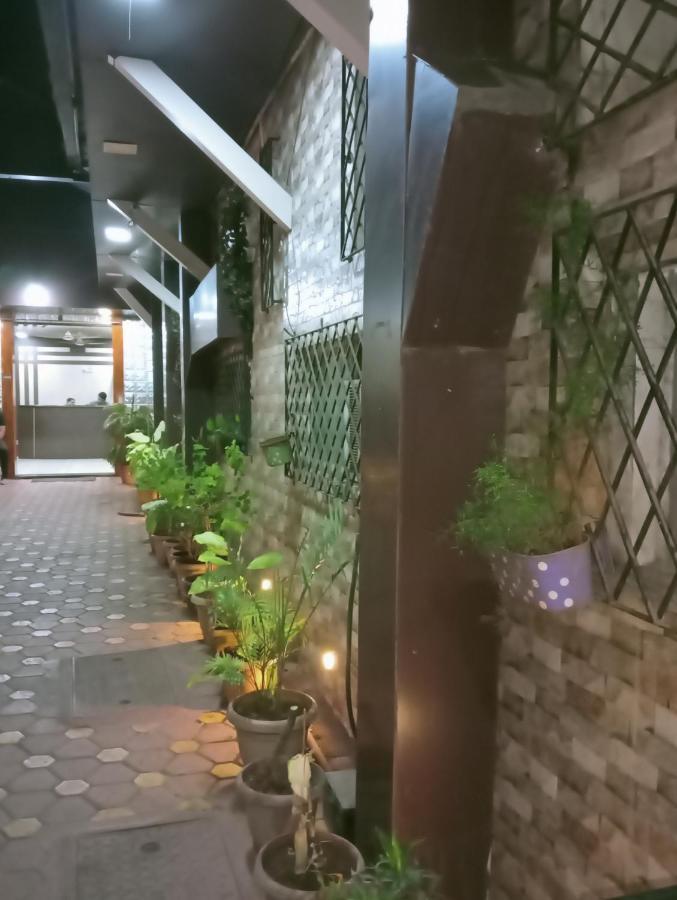 Hotel Qamar Mumbai Exterior photo