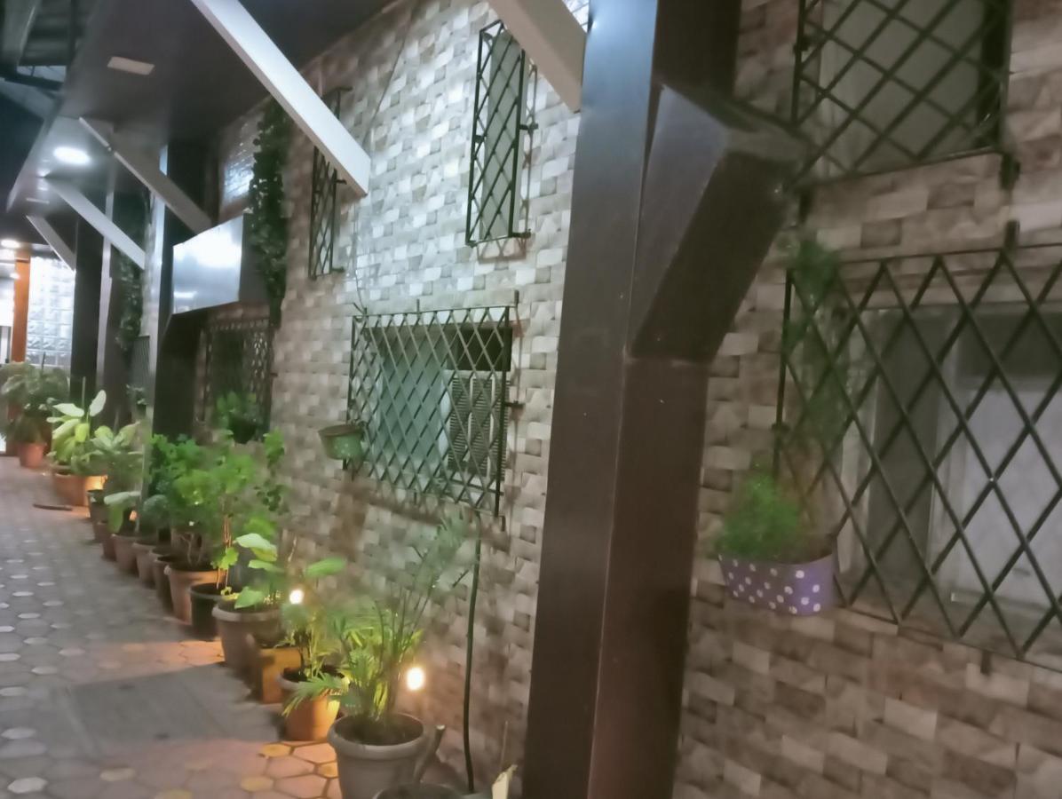 Hotel Qamar Mumbai Exterior photo