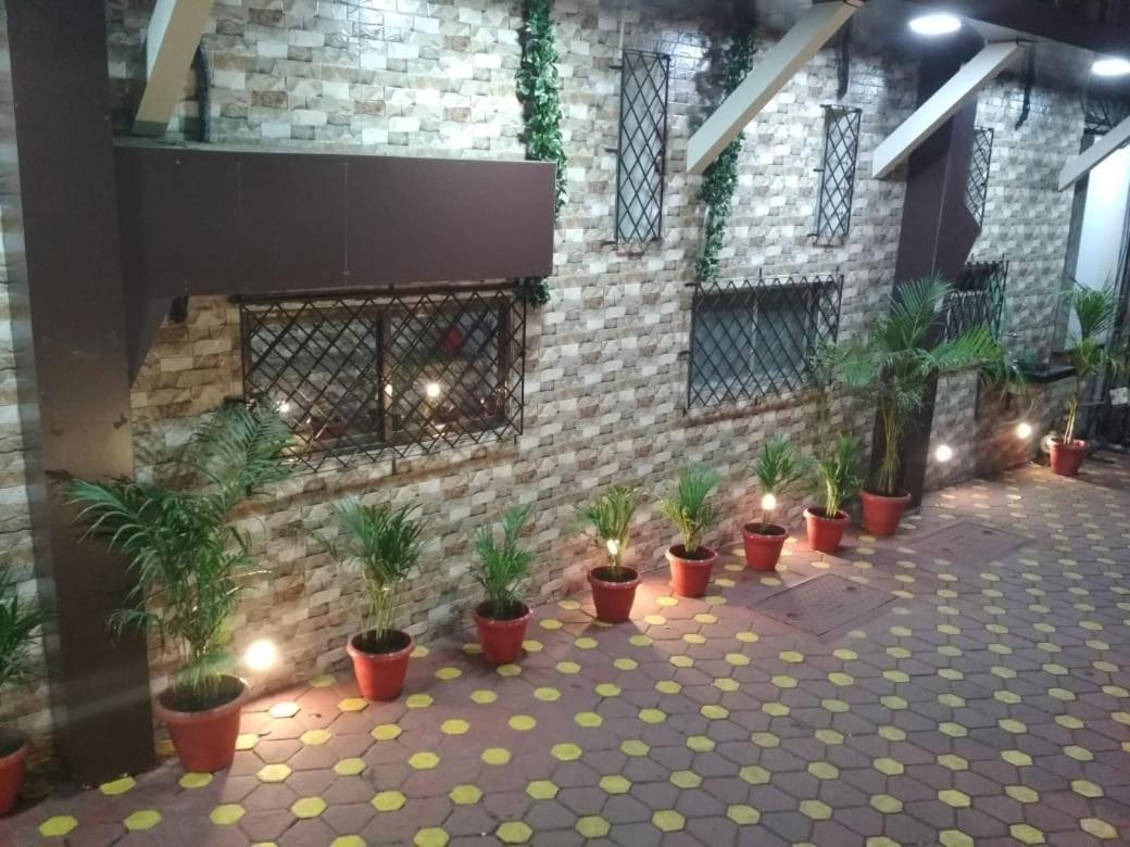 Hotel Qamar Mumbai Exterior photo