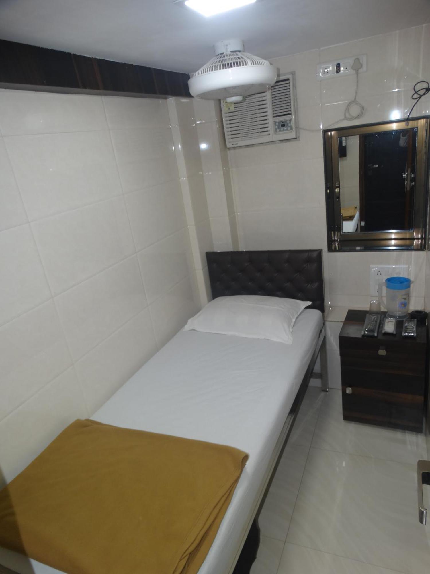 Hotel Qamar Mumbai Exterior photo