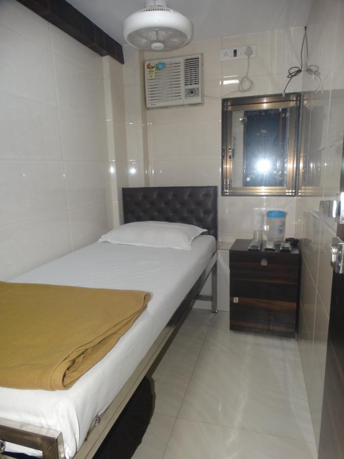 Hotel Qamar Mumbai Exterior photo